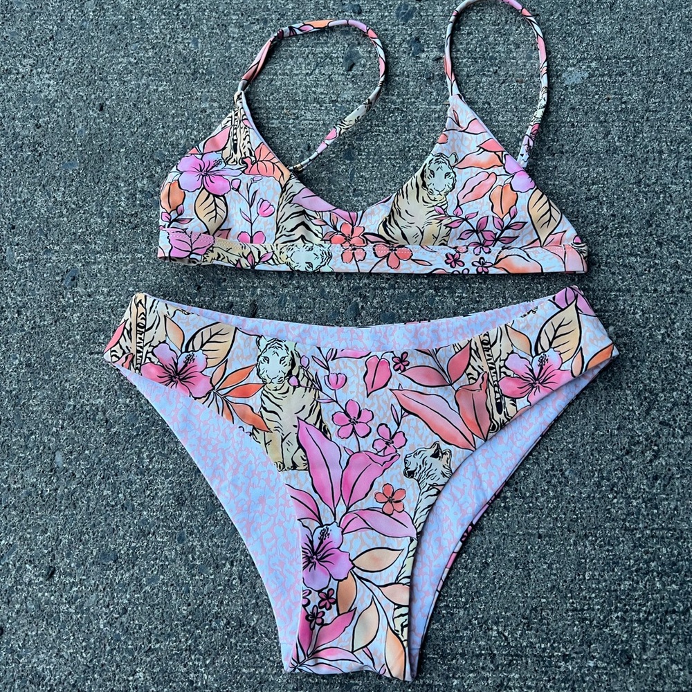 Kulani Kinis bikini